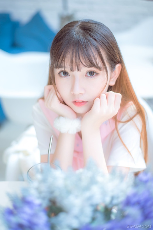 如果爱情不落到--洗衣做饭数钱带孩子这些零散的小事上，是不容易长久的。——三毛《随想》